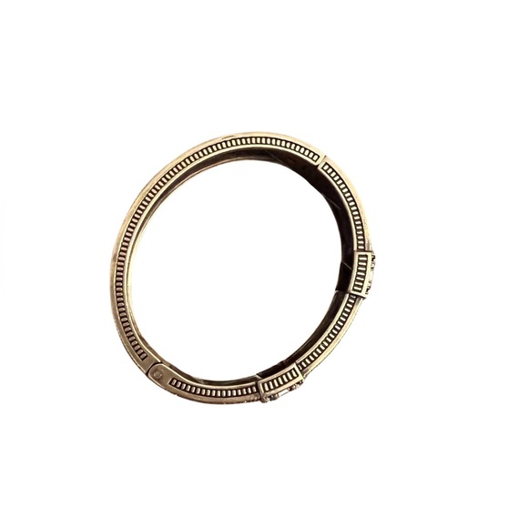 Thin baguette bangle textured pave crystal bracelet - Picture 3 of 6